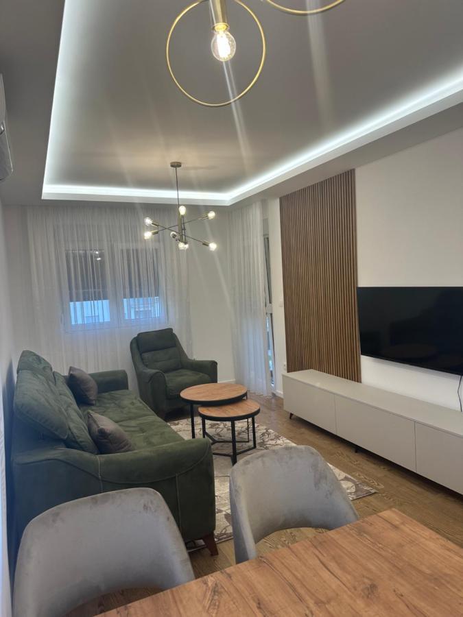 Luxury Apartments D&B Podgorica Buitenkant foto