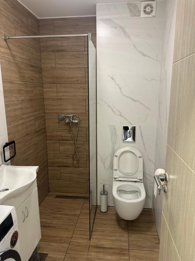 Luxury Apartments D&B Podgorica Buitenkant foto