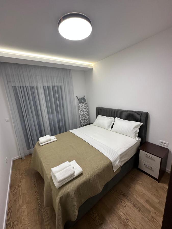 Luxury Apartments D&B Podgorica Buitenkant foto