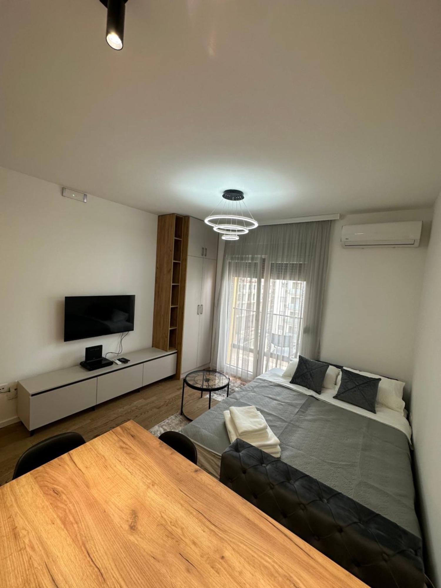 Luxury Apartments D&B Podgorica Buitenkant foto