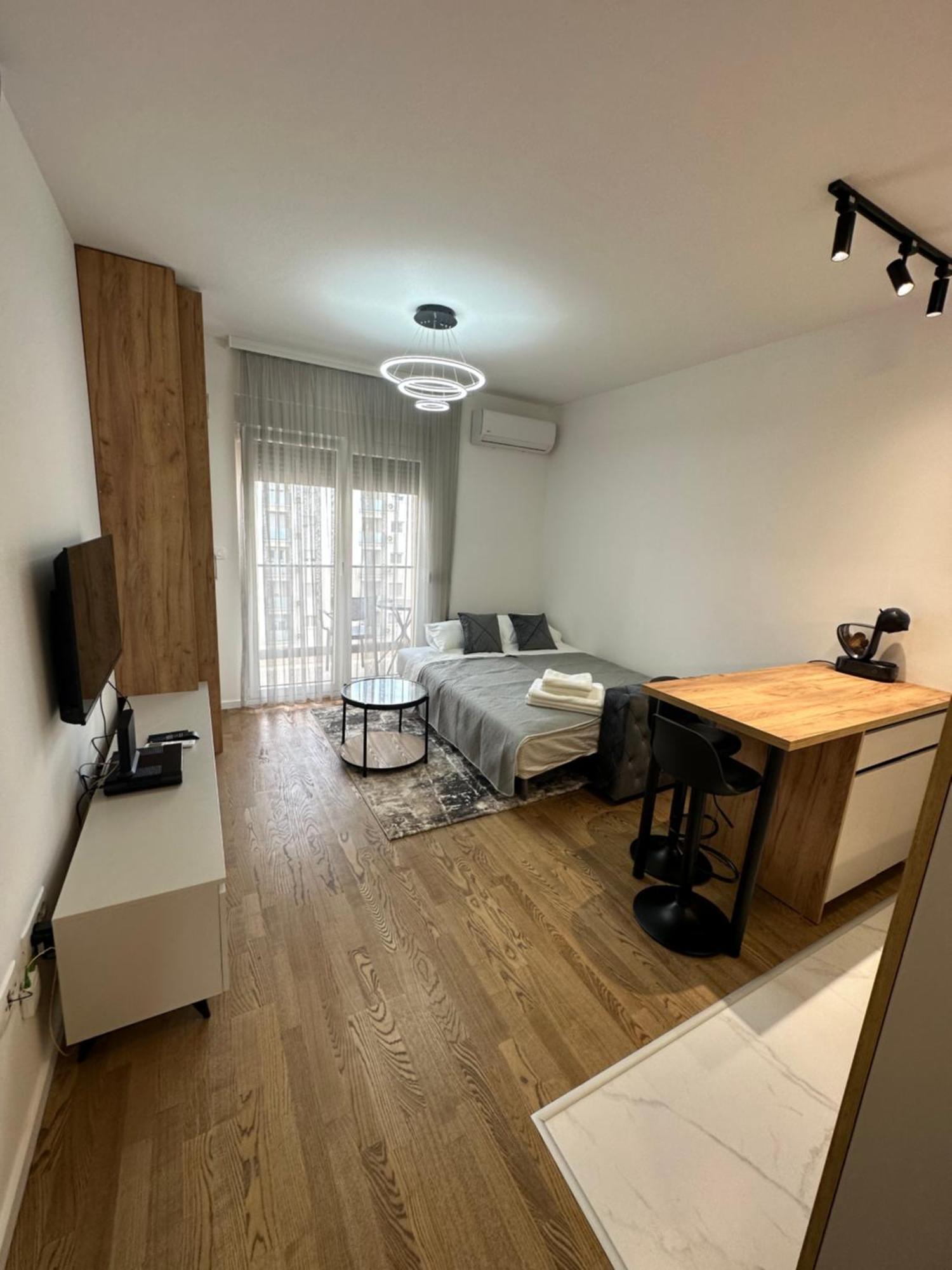 Luxury Apartments D&B Podgorica Buitenkant foto