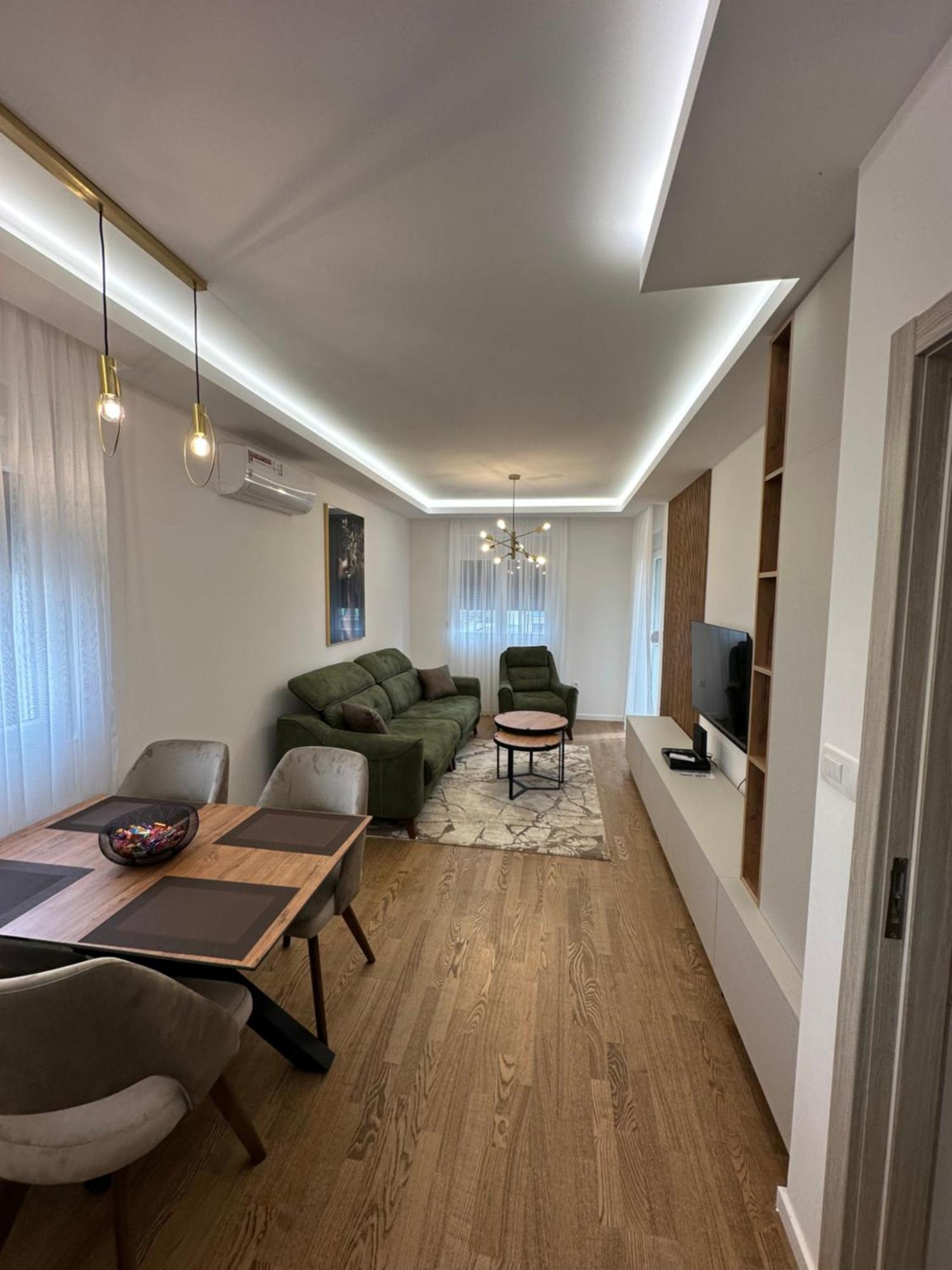 Luxury Apartments D&B Podgorica Buitenkant foto