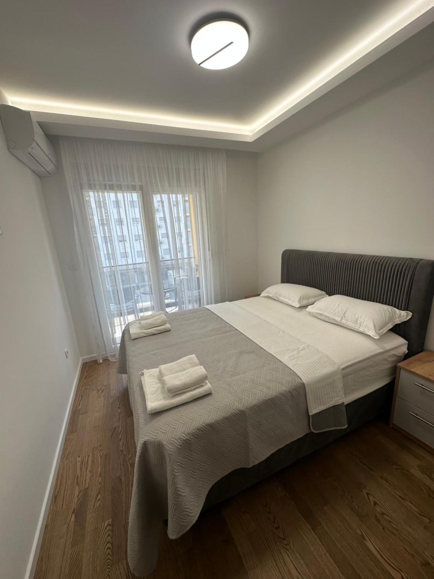 Luxury Apartments D&B Podgorica Buitenkant foto
