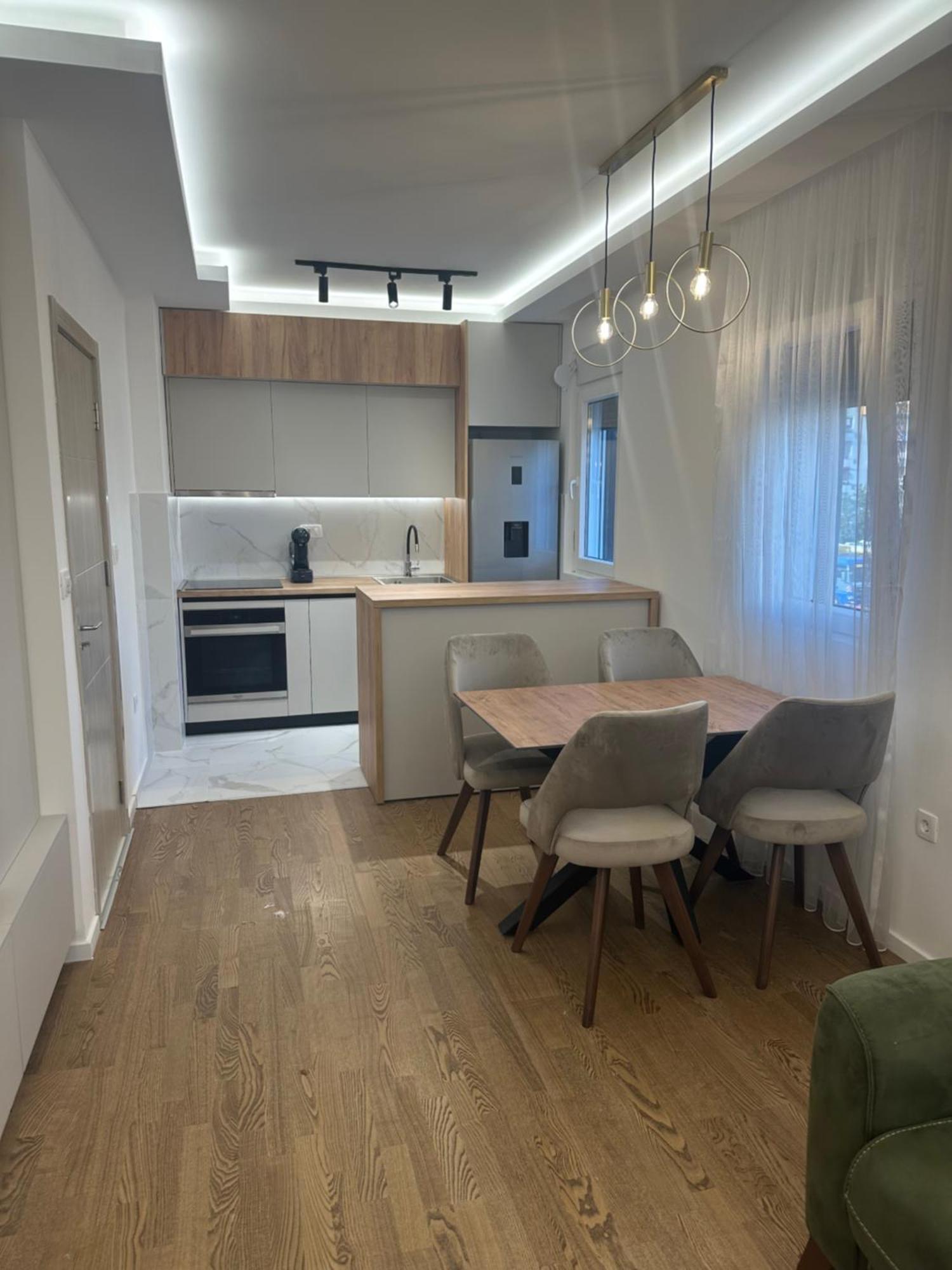 Luxury Apartments D&B Podgorica Buitenkant foto