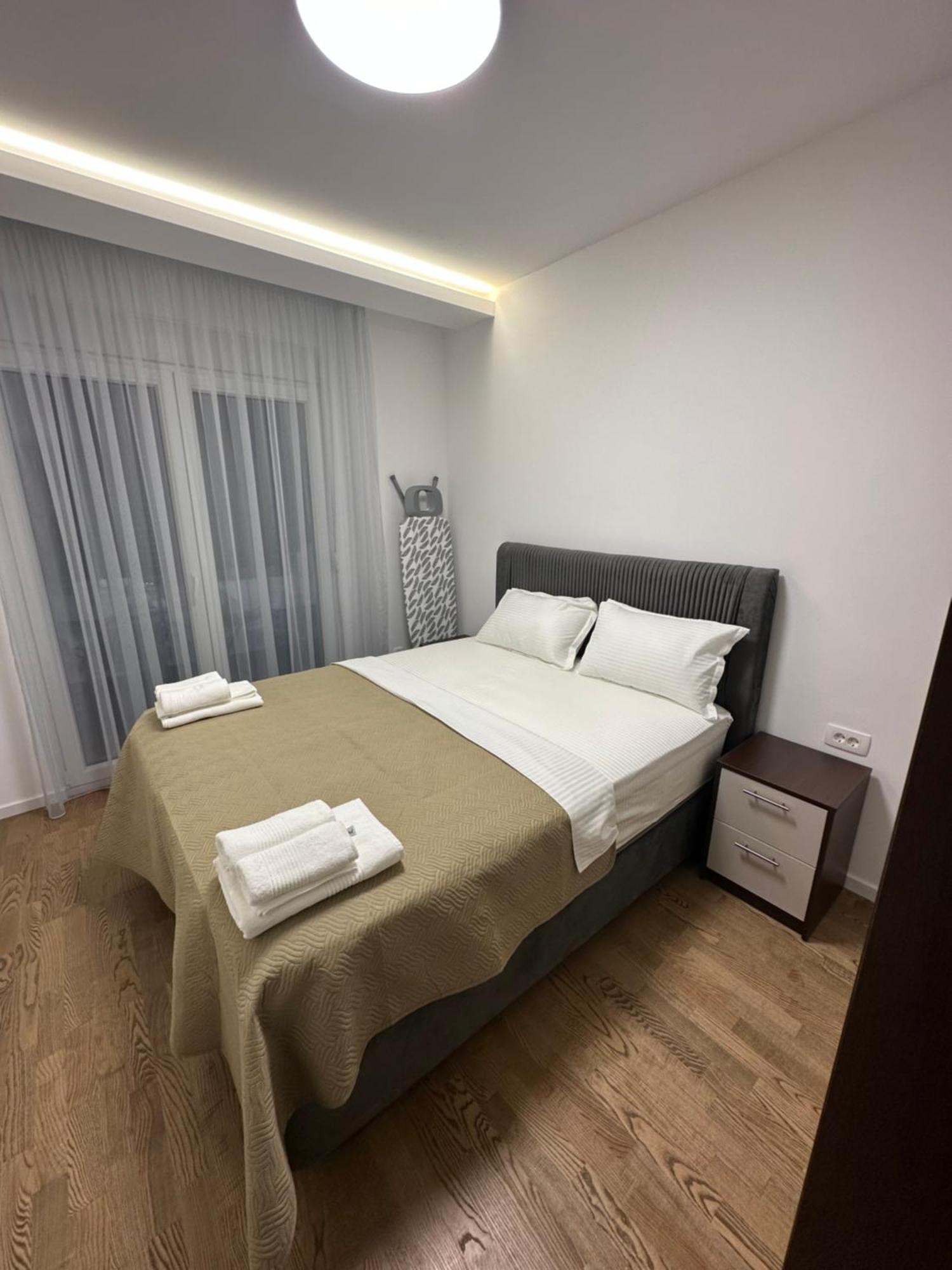 Luxury Apartments D&B Podgorica Buitenkant foto