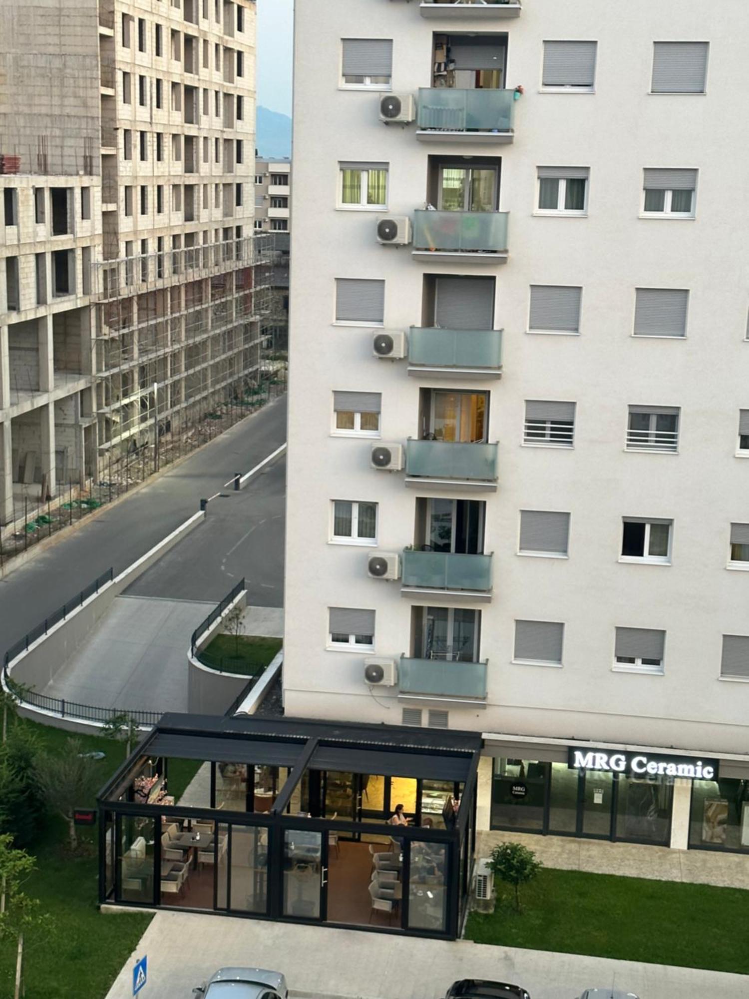 Luxury Apartments D&B Podgorica Buitenkant foto